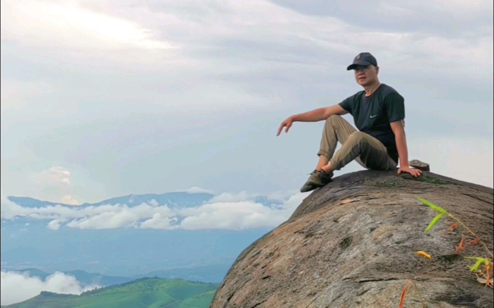 周末骑行到景洪海拔最高的神石山看风景哔哩哔哩bilibili