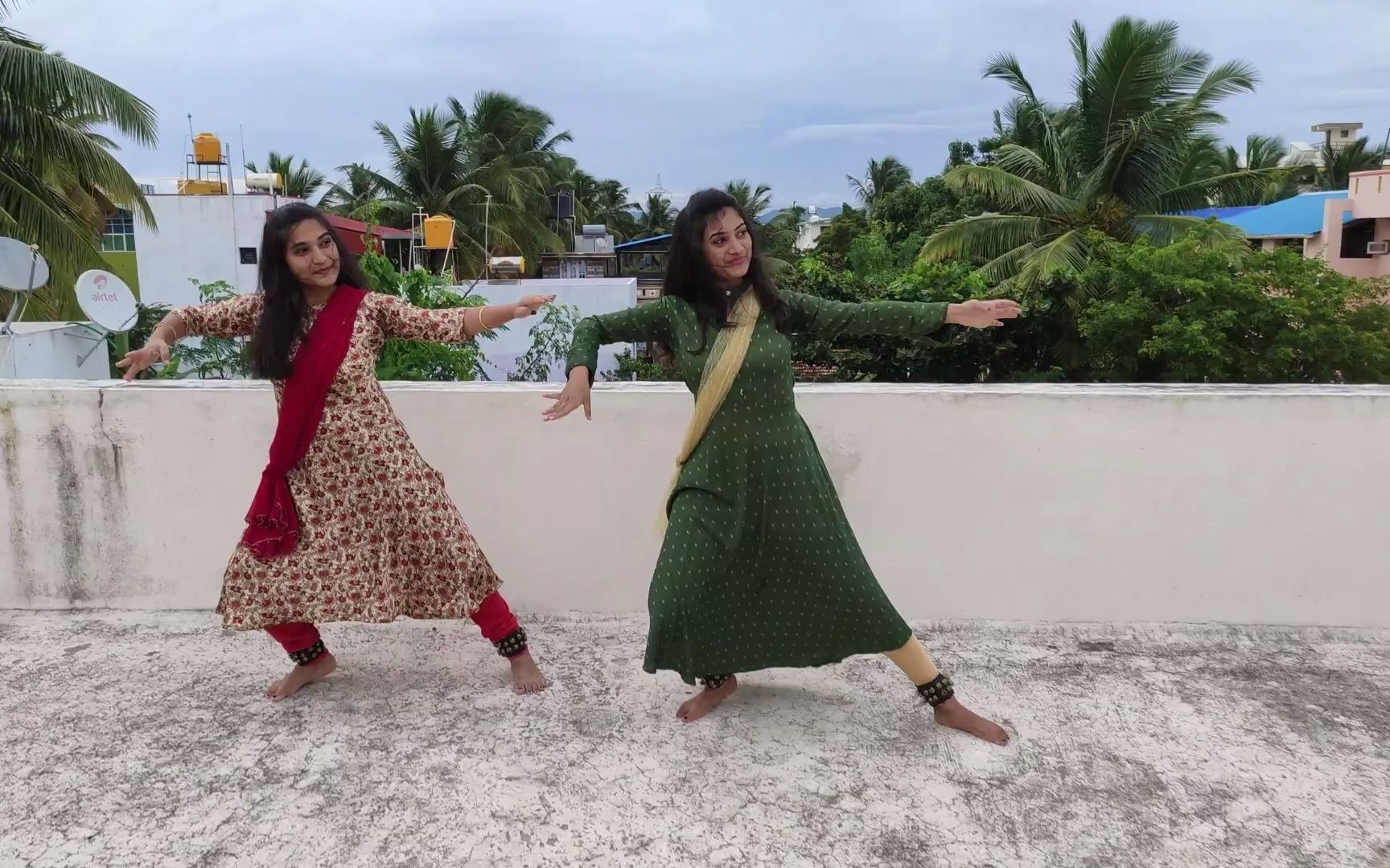 [图]【油管】O RE PIYA - Aaja Nachle _ Dance Cover _ Akanksha Howale & Amrutha Howale