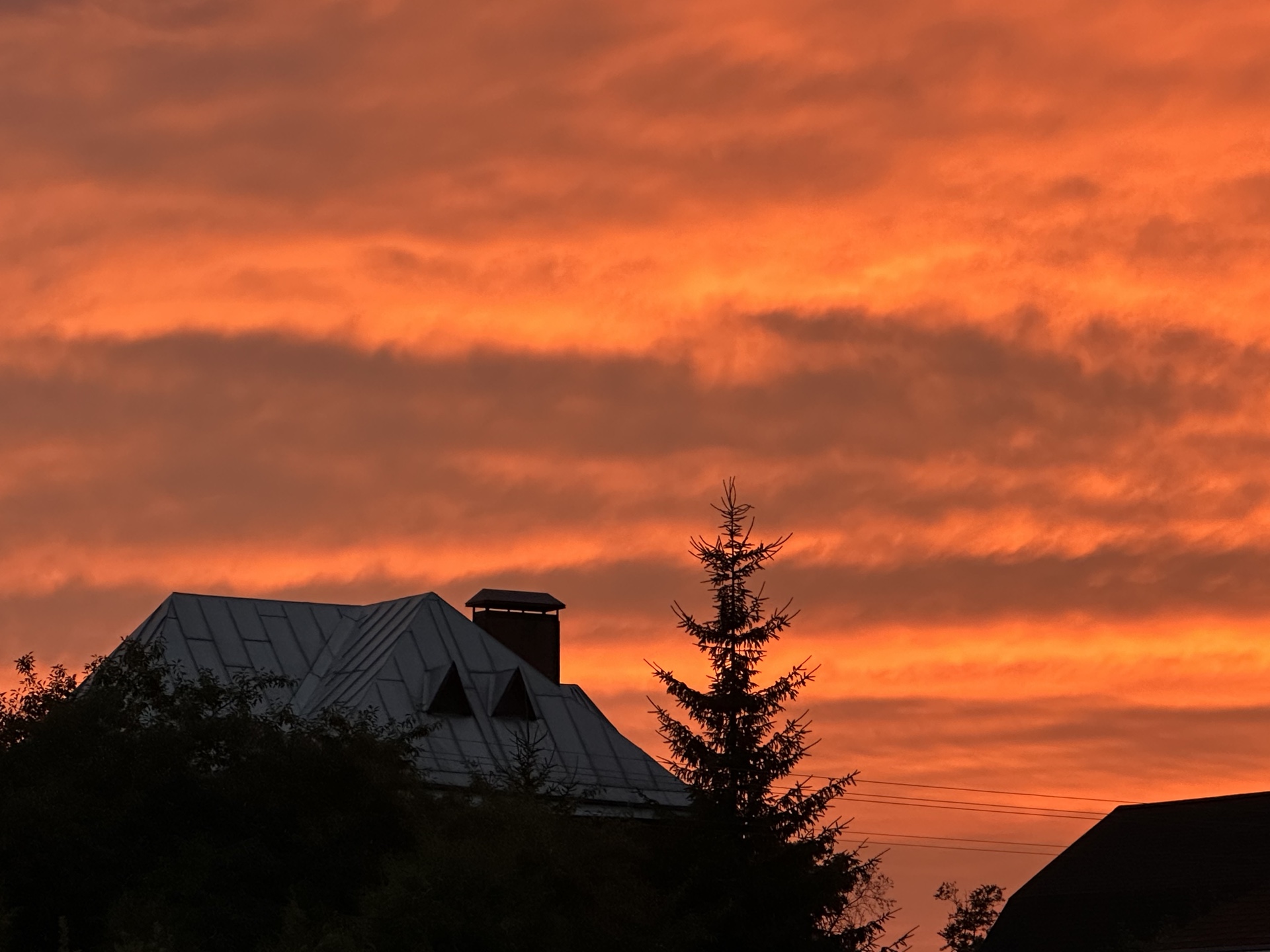今天的晚霞真的很漂亮!希望我们都能有一样美丽的心情!