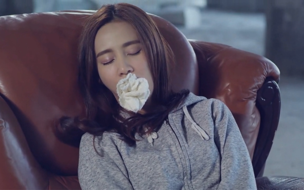 被绑架的女主,晕倒了