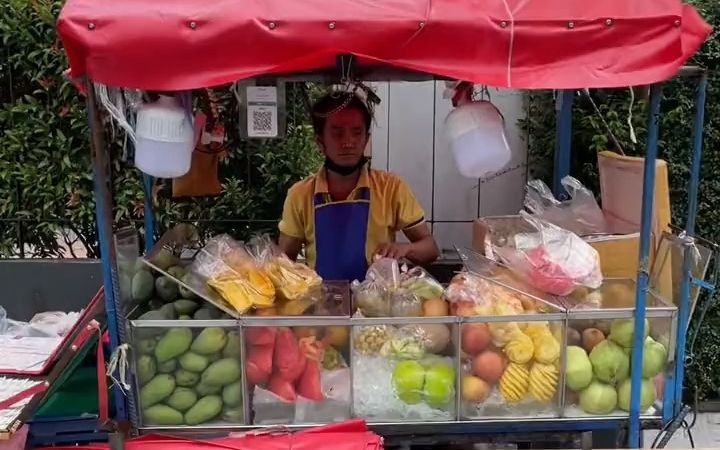 沉浸式体验泰国水果,看到路边水果摊不要怕,大胆选择自己喜欢的水果