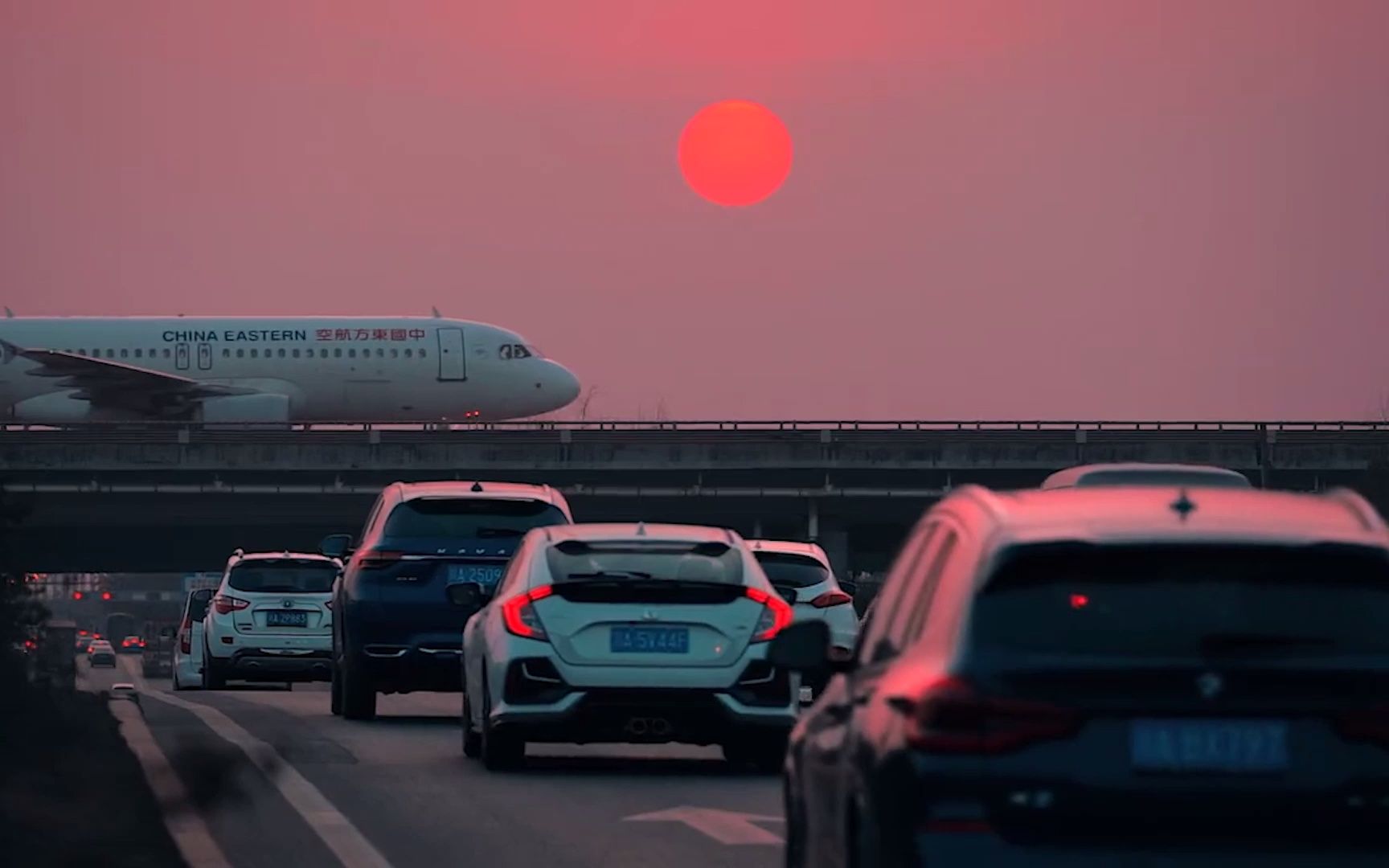 [图]“驾车飞驰在黄昏下的日落大道”-《日落大道》