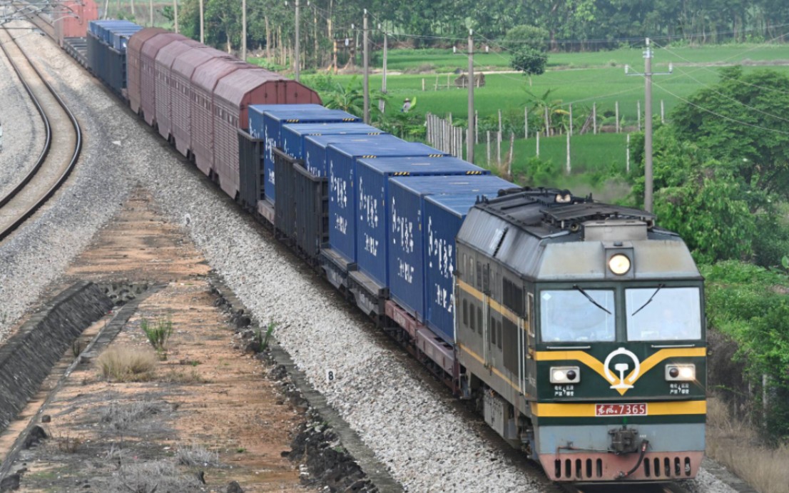 湛海线拍方头瓜7365接近湛江西站