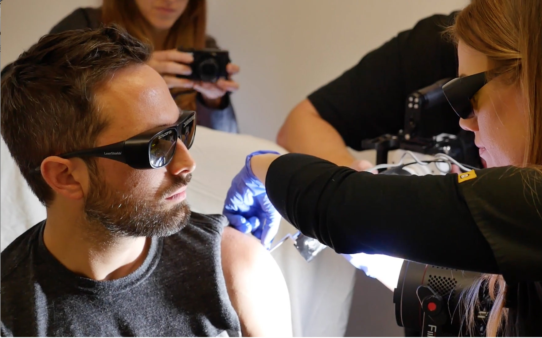 慢镜头下的激光脱毛试验,看完你还敢去激光吗