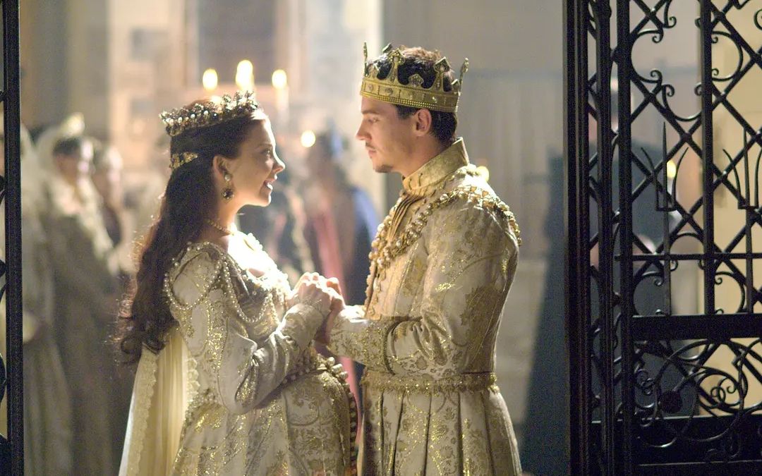 【都铎王朝】亨八为安博林亲自带上王后王冠,群众不认安博林这个王后