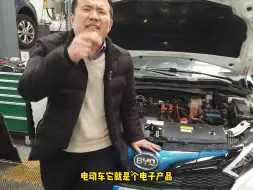 Descargar video: 比亚迪BYD秦电机控制器短路烧焦了