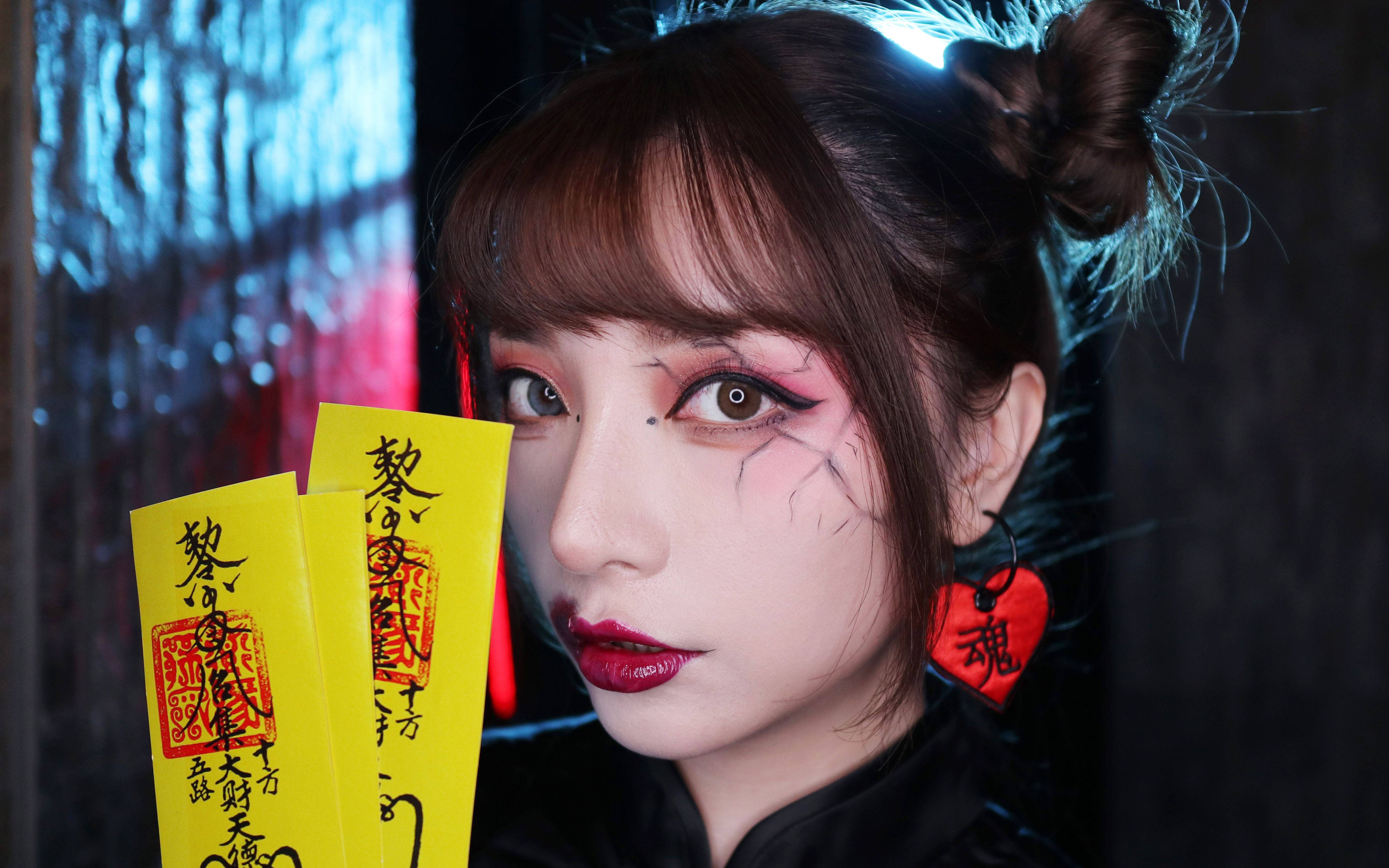 万圣节?大型车祸现场～致敬林正英的僵尸小道长妆容,但是车祸了!