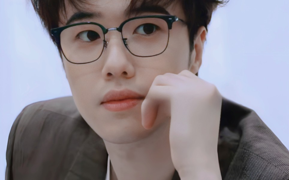 "小张小张你最美,胯骨轴底下全是腿,小张小张你最棒,帅气绝对压倒炕"