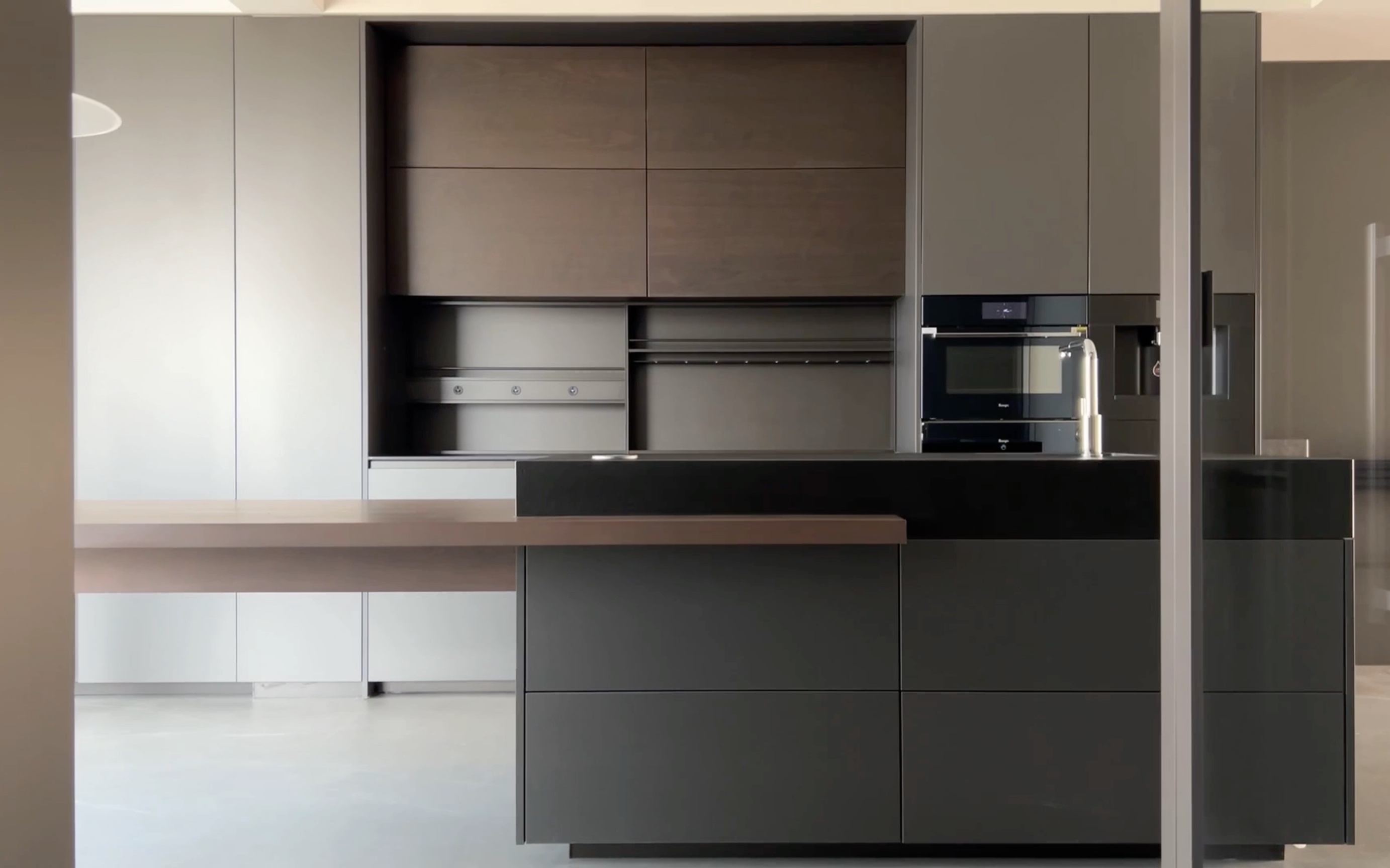 材质挑选与功能规划,让岛台&餐边柜沉淀出高级与实用价值.