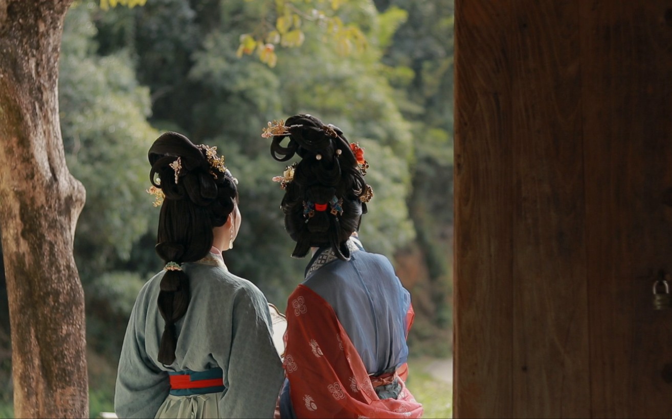 [图]你若盛开，蝴蝶自来～｜宋代汉服女子雅集