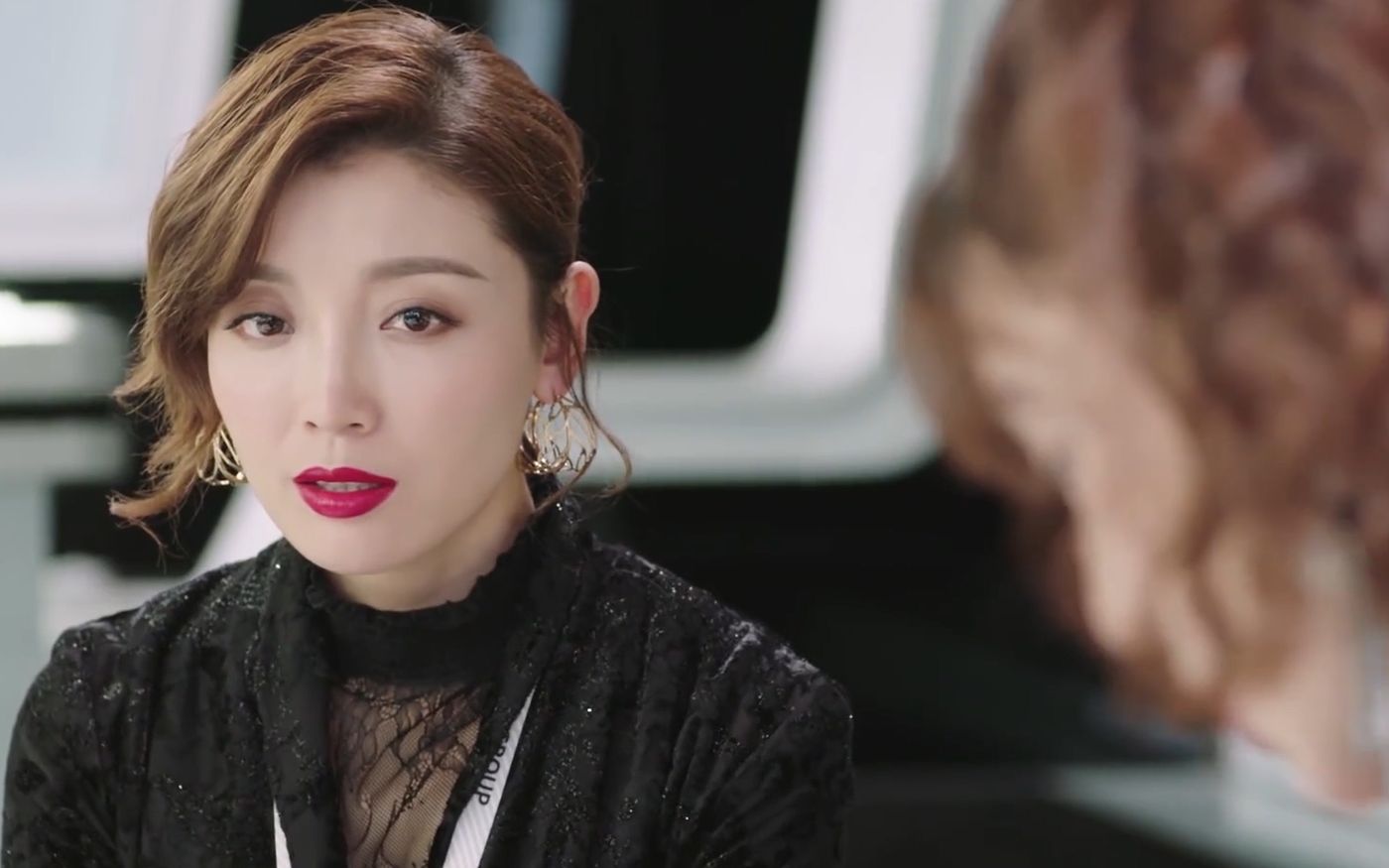 "安娘娘"花样休闲,却报每天加班九小时,美女老总一