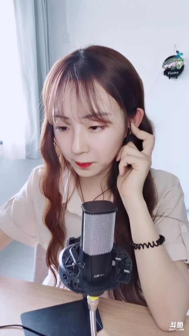 斗鱼清纯可爱妹子小英子吖6.