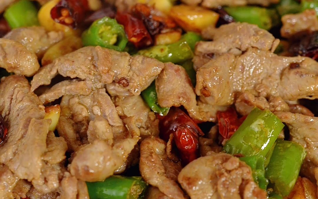 在家做简单好吃的辣子羊里脊,分享更多羊肉做法.