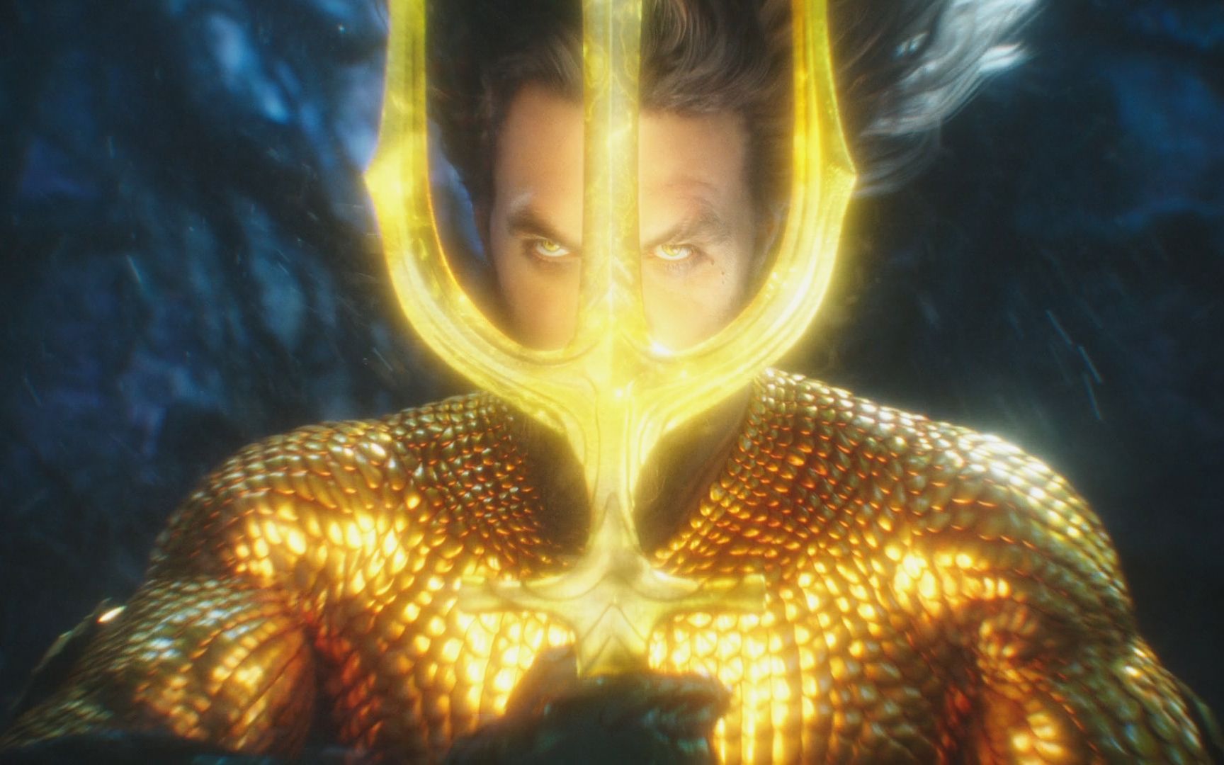 海王:当混血儿亚瑟拿起三叉戟,简直太帅了,不愧是海王!