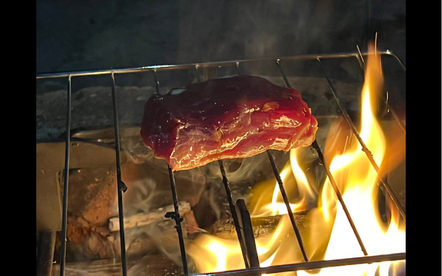 【野外烤肉】去外婆家门口搭火堆烤牛排烤馒头