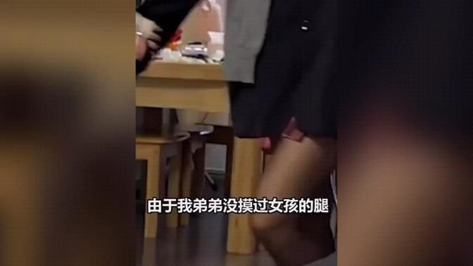 由于我弟弟没有摸过女人的腿，于是我叫来闺蜜黑丝给他试试在线观看