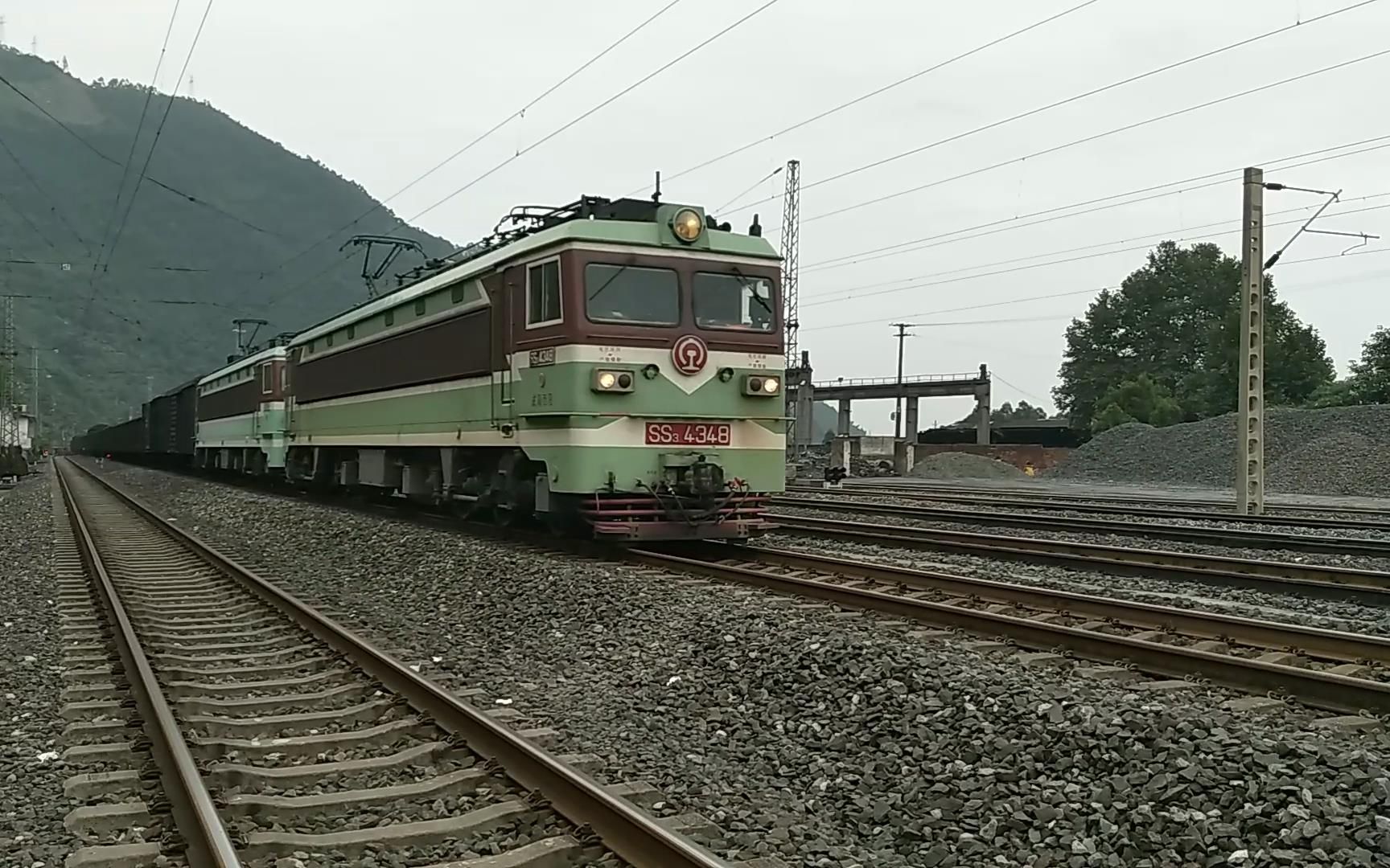 (成昆铁路)韶山3(4348 5133)型电力机车重列货列