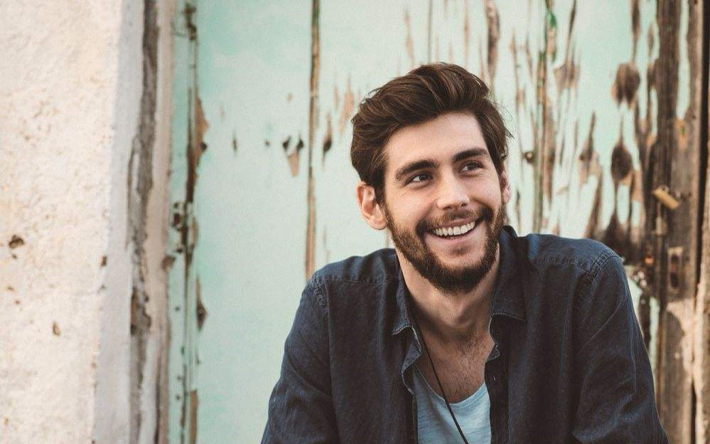 [图]Alvaro Soler - El Mismo Sol (MV)-中西字幕