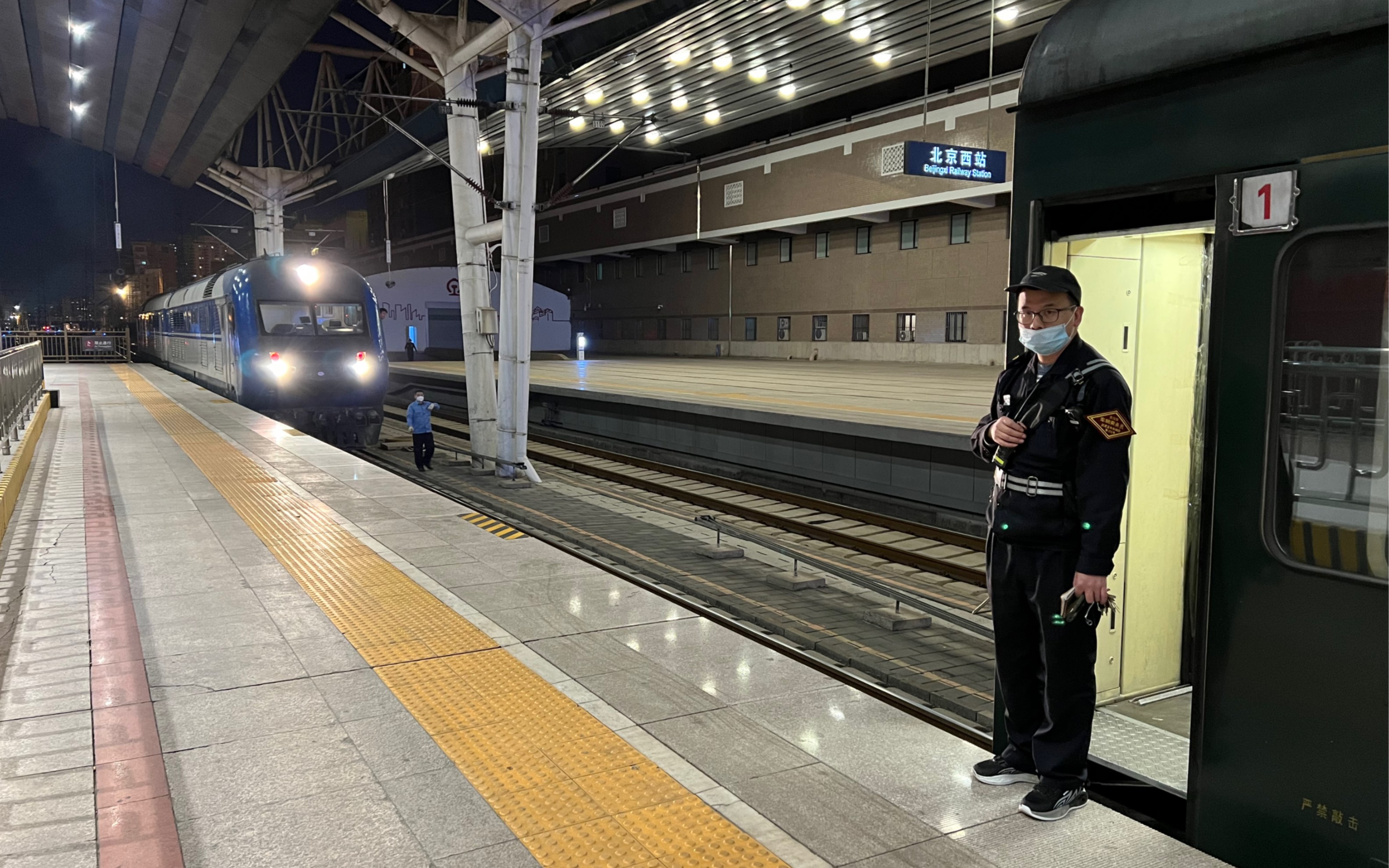 03.25北京西站京广路霸z37次df11g机车演绎钩响车不动