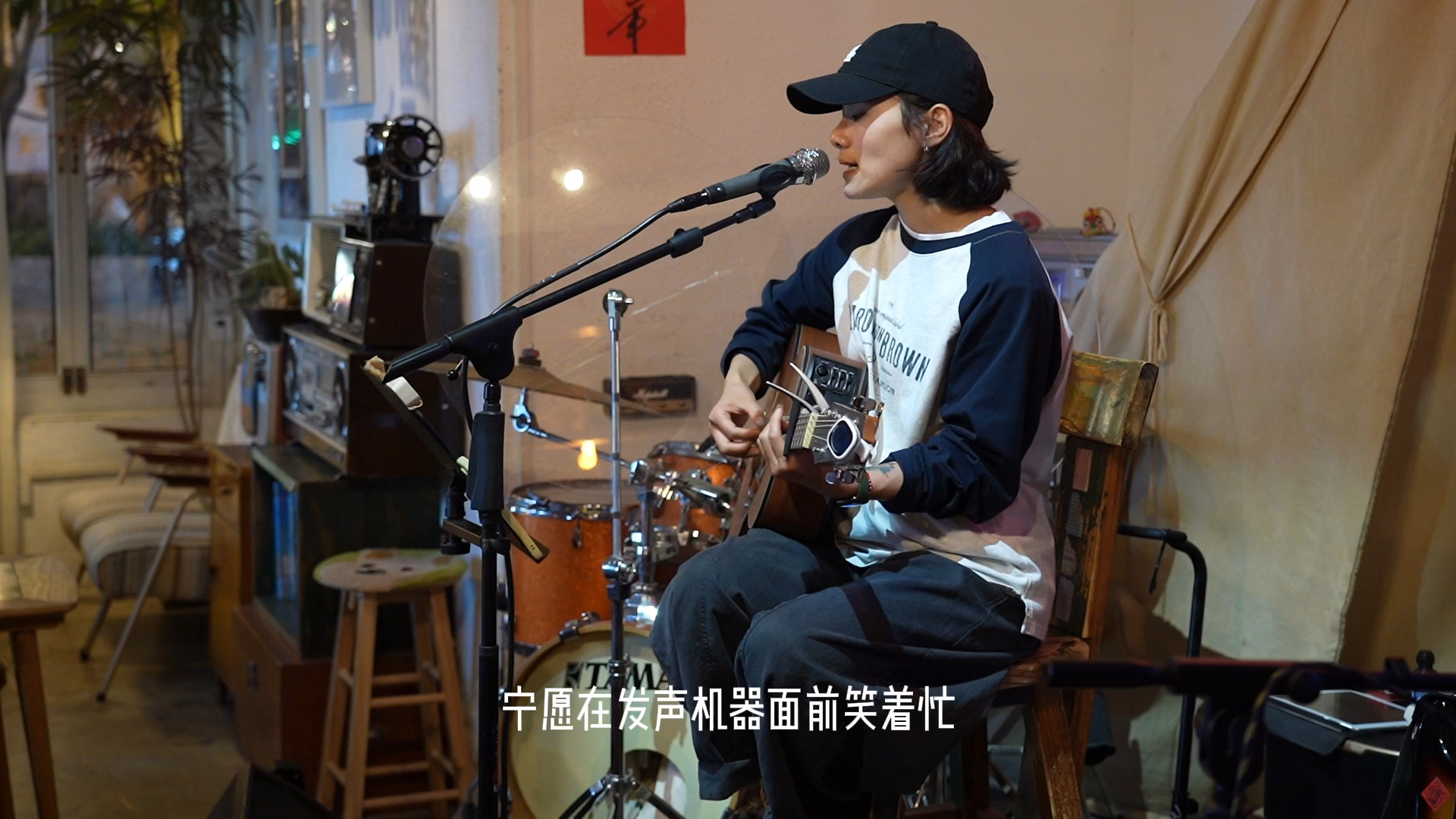 一扇紧闭的门一直敲，不仅不礼貌，还无分寸～