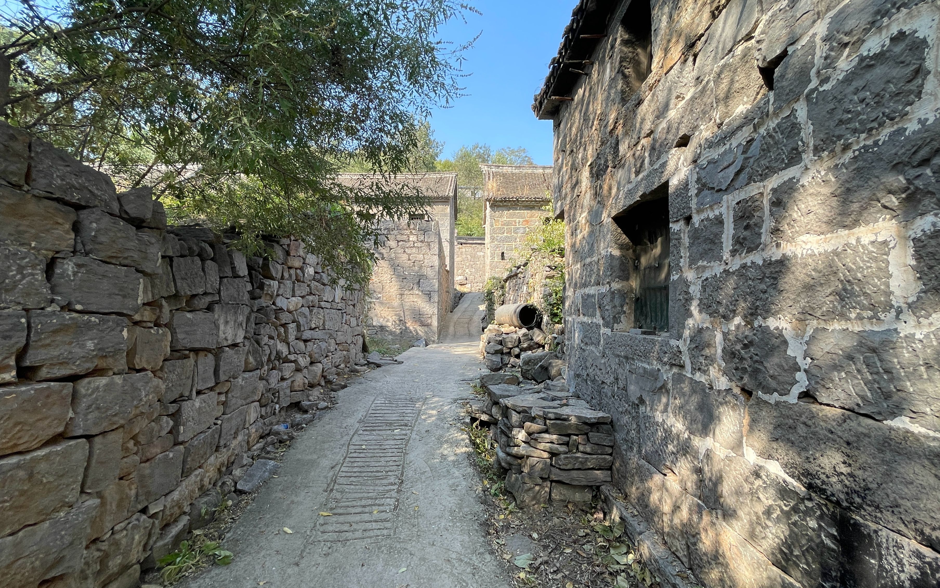 实拍鹤壁淇县傅家大院,富有的秀才建的传家宅,门额上刻着孔子像哔哩哔哩bilibili