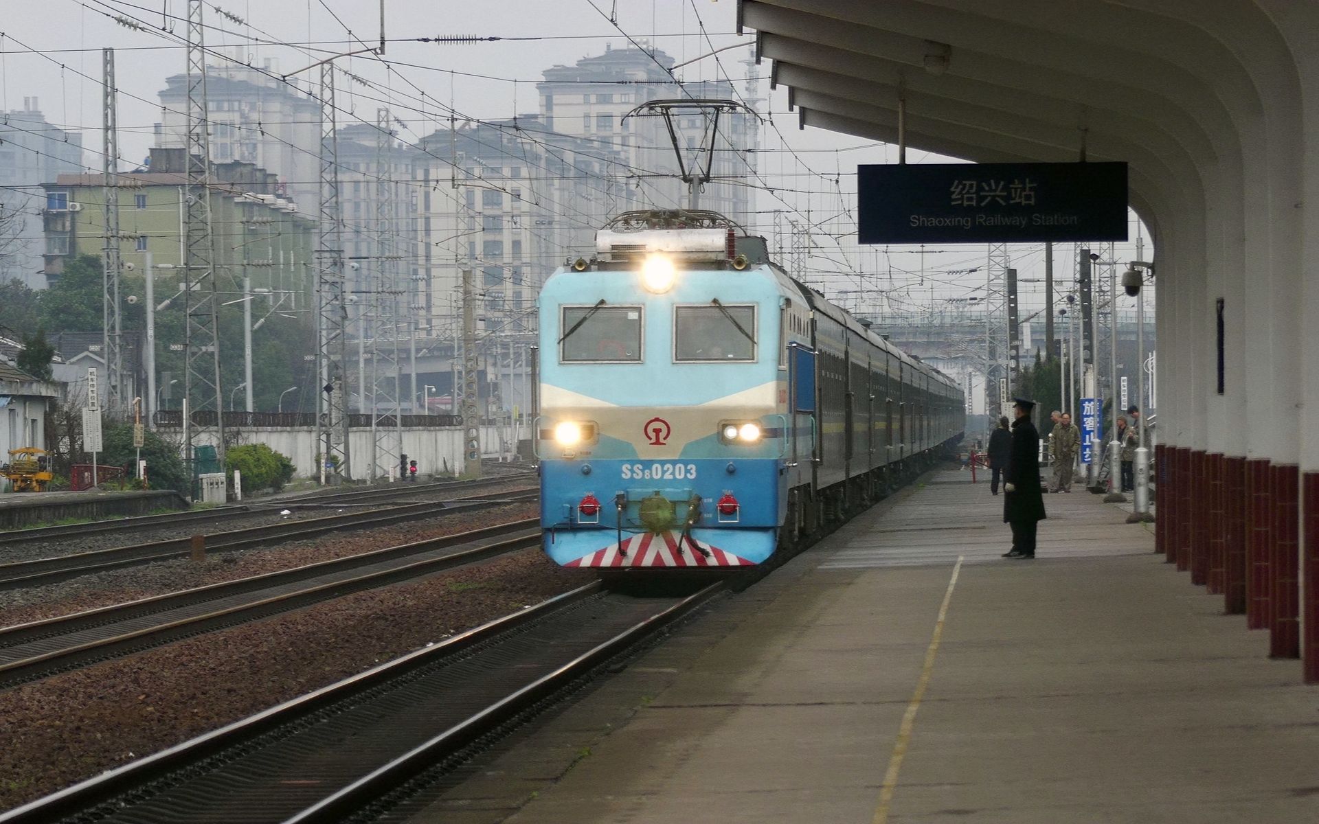 4 7:53 萧甬铁路]【绍兴站】ss80203牵引k335进绍兴站,幺道停车