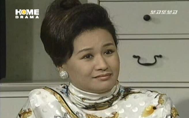 韩剧看了又看精彩片段 松子给贞子从国外买了一副眼镜 贞子开心的合不拢嘴哔哩哔哩bilibili