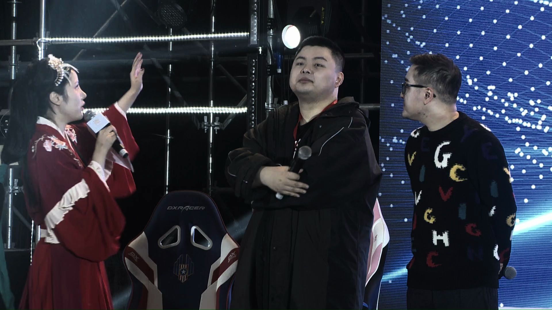 天津动漫展德云色战队重拳出击黑莓车潇解说比赛