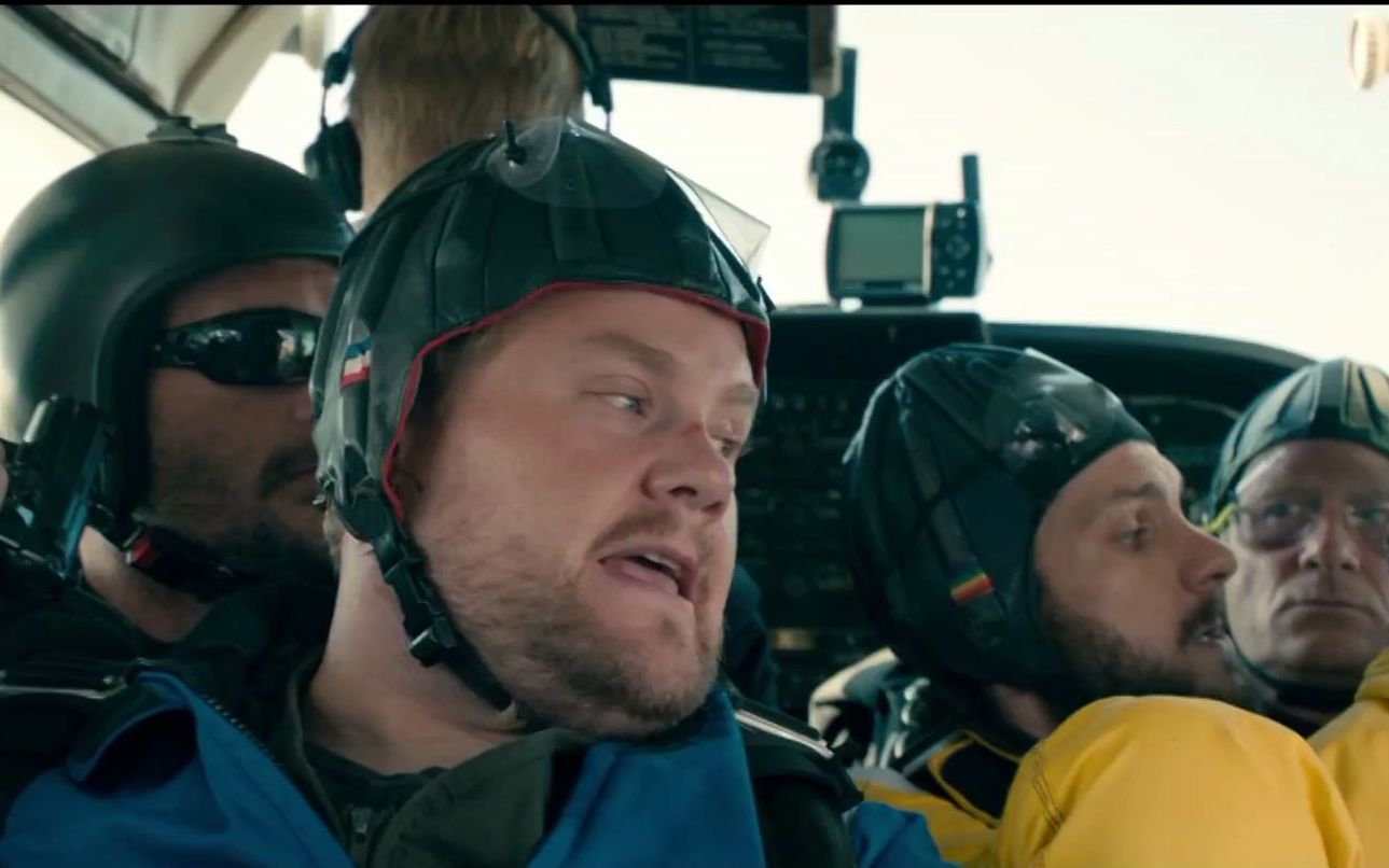 【误打误撞】高空跳伞到底有多恐怖,小伙千钧一发之际竟想逃跑!