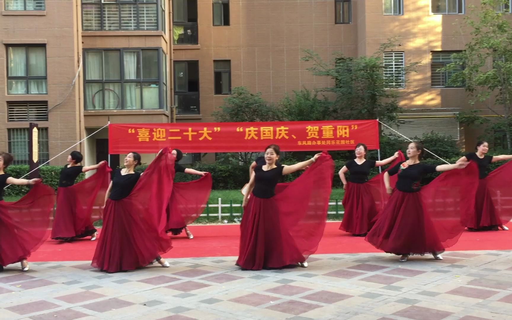 东风路街道同乐花园社区迎国庆主题活动舞蹈《我和我的祖国》哔哩哔哩bilibili