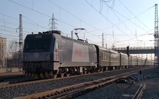 【中国铁路】京哈线下行客电k703次通过虎石台站,本务沈局沈段hxd3c