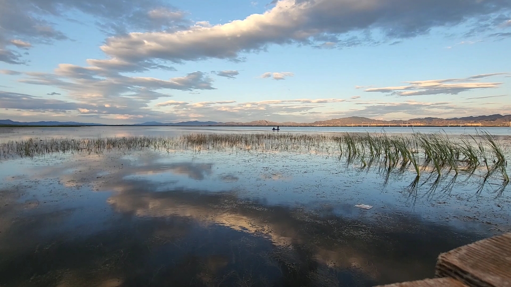 傍晚的北京官厅水库