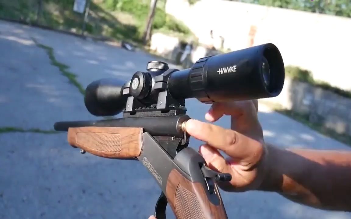 西班牙ba-13单发步枪,每次射击只能加一发弹药,看着就挺麻烦