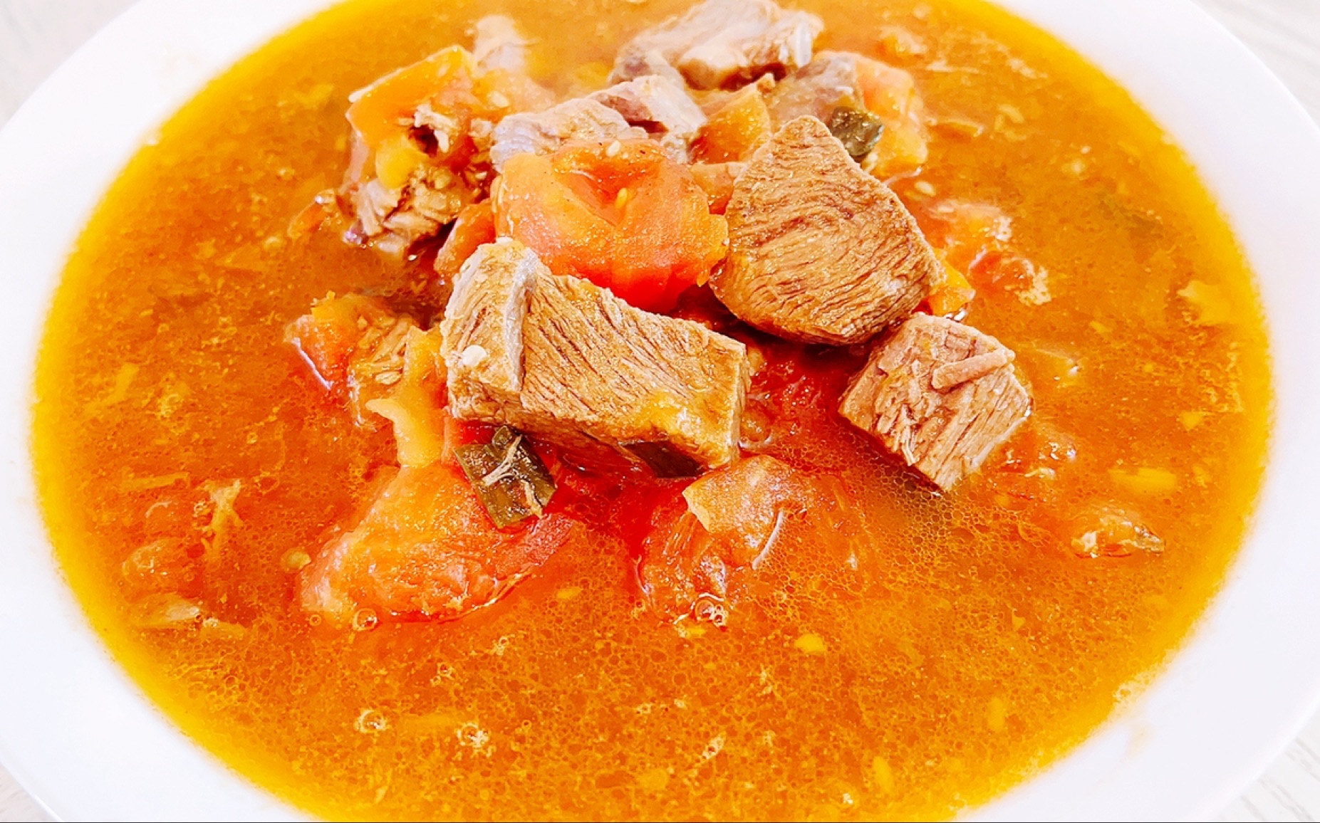 软嫩不膻的番茄牛腩,肉香汤浓,酸酸甜甜的好吃又开胃