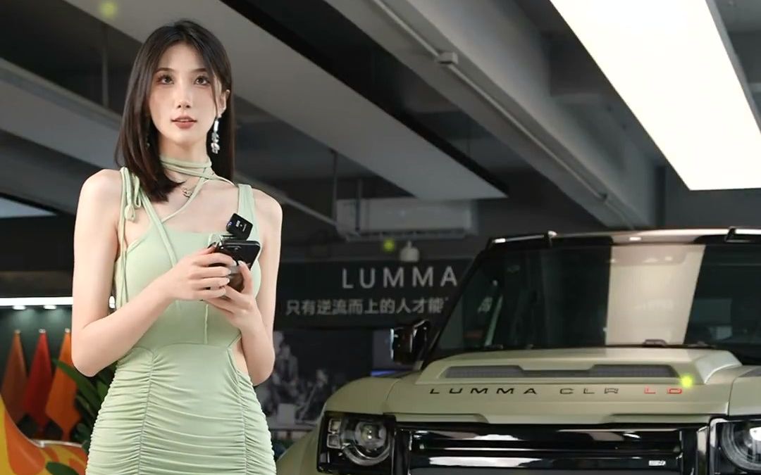 绝美神圣跪地膜拜完美大长腿模特女神申雪儿身穿绿色紧身低胸连衣裙