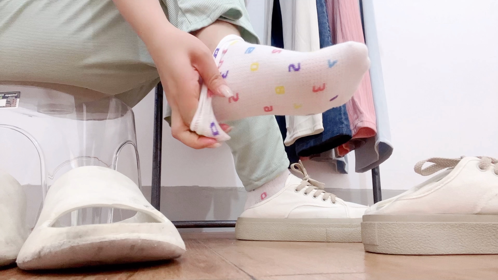 穿着袜子的小脚丫 | 萌动人心