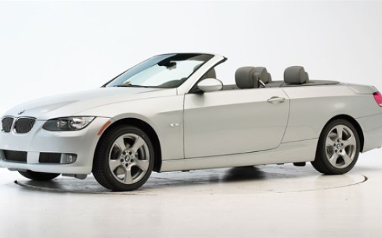 2007宝马328i敞篷正面40偏置可变形壁障碰撞测试iihs