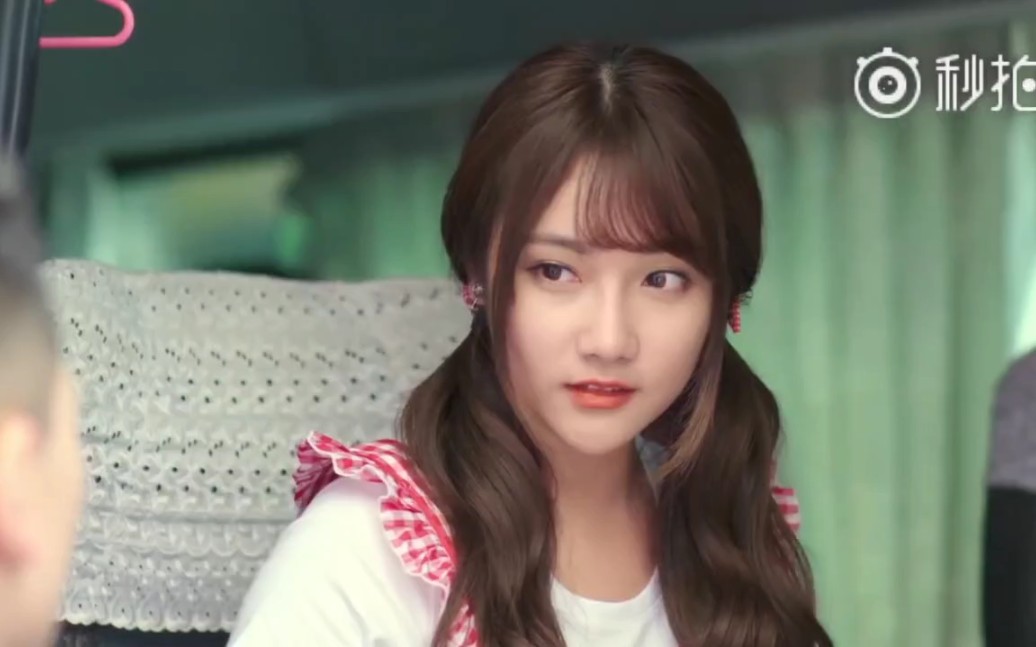 宋昕冉热血高校递蛋挞cut