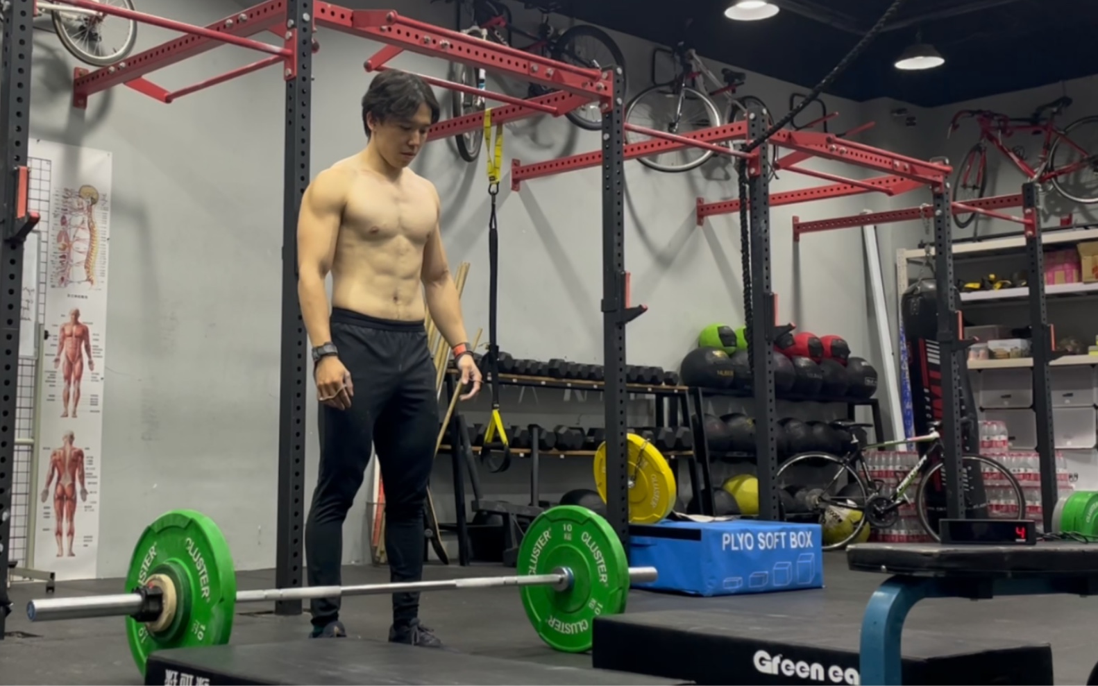 [图]心肺爆炸！CrossFit经典wod“Fran” 2分17秒 经过三次努力勉强达标(2分20秒/前两次尝试见往期视频)