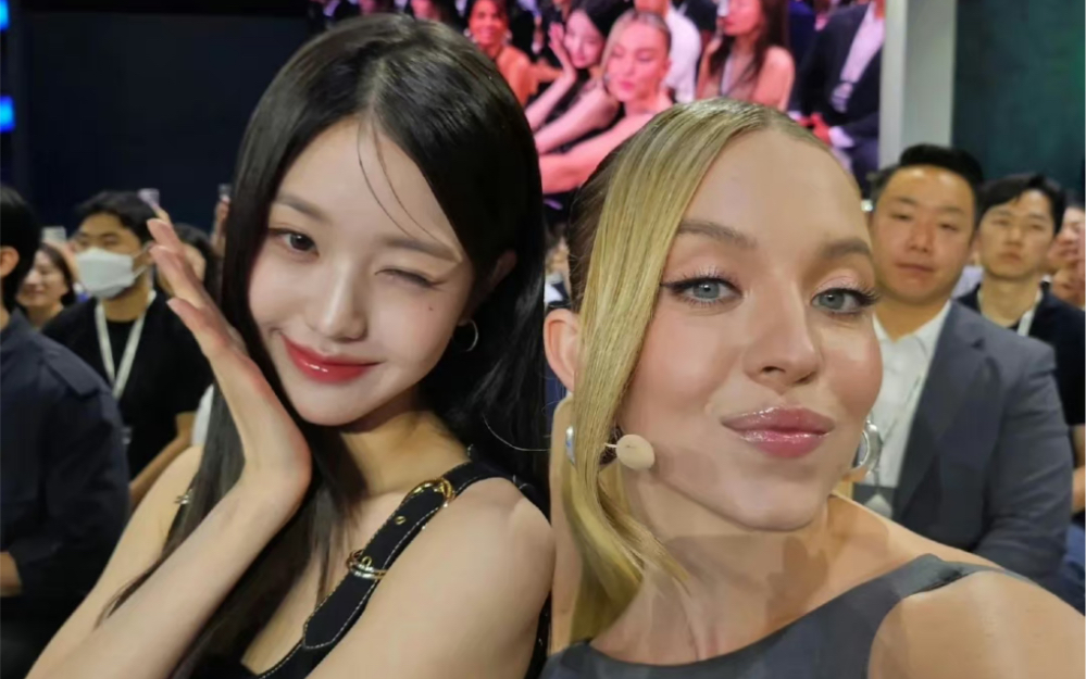 今日三星活动上straykids路透 和 用折叠机和西德尼61斯温尼自拍