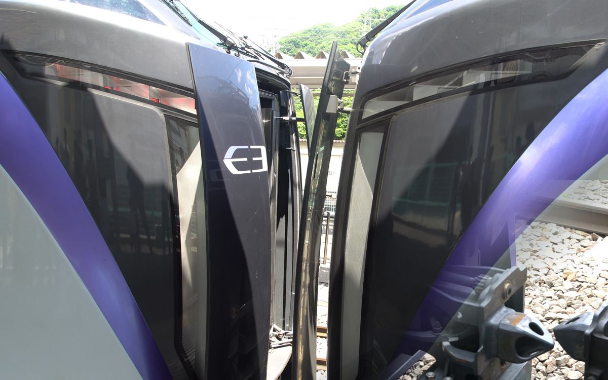 jr东日本e353系列车解连及连结作业高清かいじ富士回游号