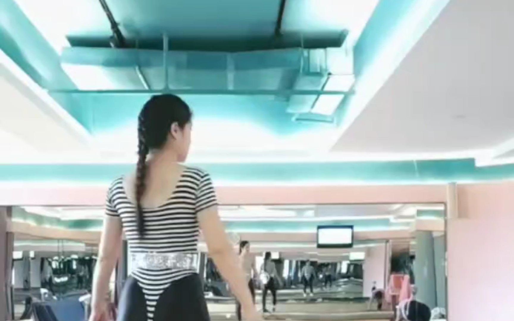 舍宾教练小姐姐的魅力展示