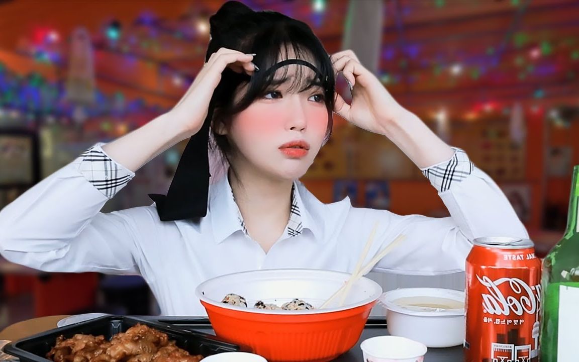 穿着校服喝酒发生的事情果汁世妍