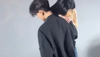 第一见任嘉伦这么卖