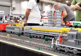 下载视频: Brickworld Indianapolis 2024 - Action on the LGMS Train Layout!