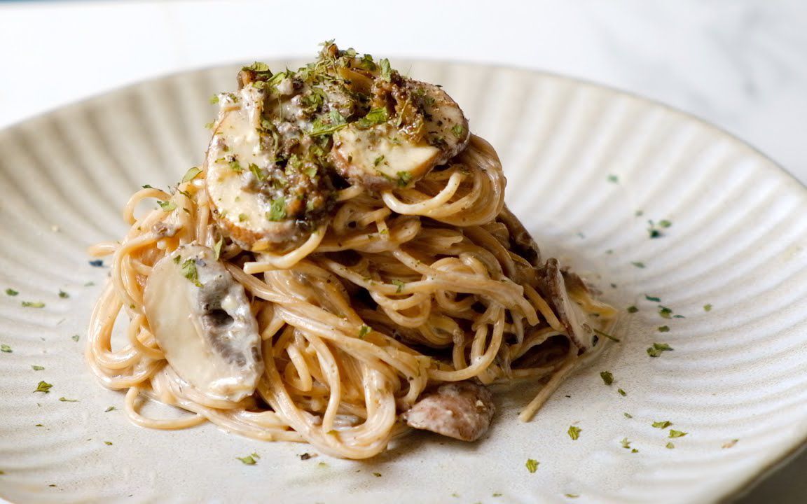 中式面条新鲜吃法,黑松露蘑菇奶油鲍鱼面