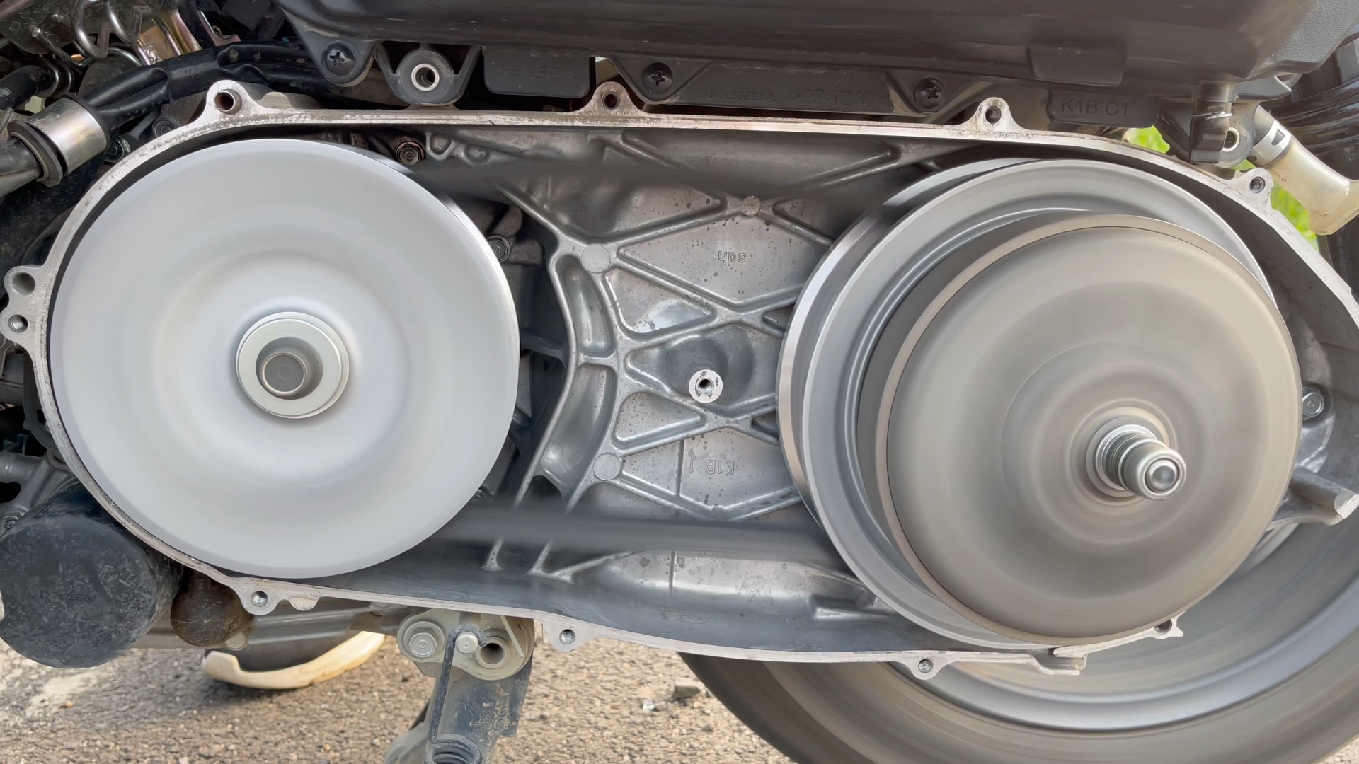 来看国产本田佛沙350传动皮带跳舞,引起后视镜模糊(速度30-60).