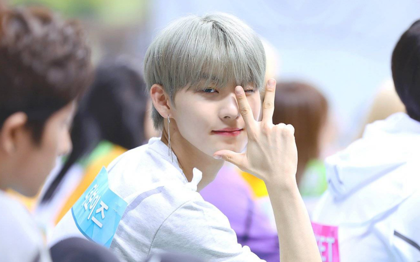 【许玹准/hwall】【theboyz】玹准独家踢球式发射爱心_哔哩哔哩_bili