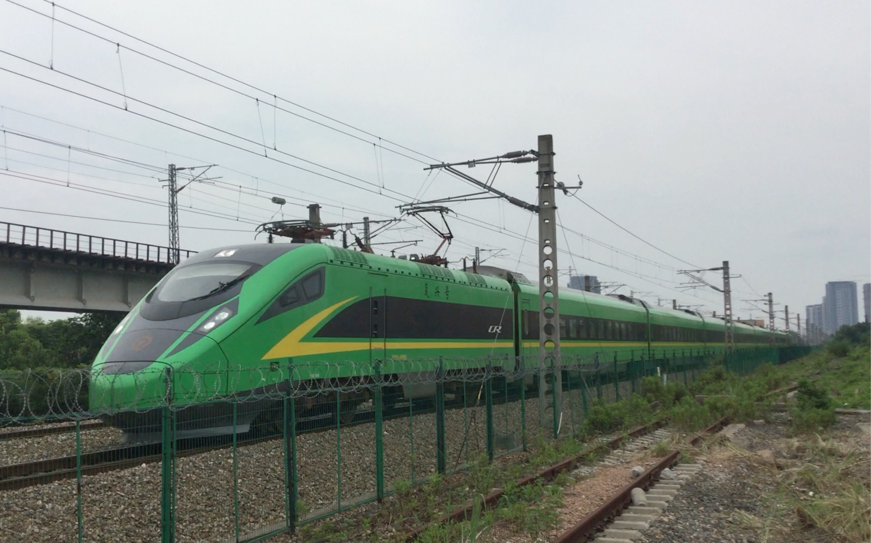 【中国铁路】短编动集担当d5485次列车通过沁春路中春路机位_哔哩哔哩