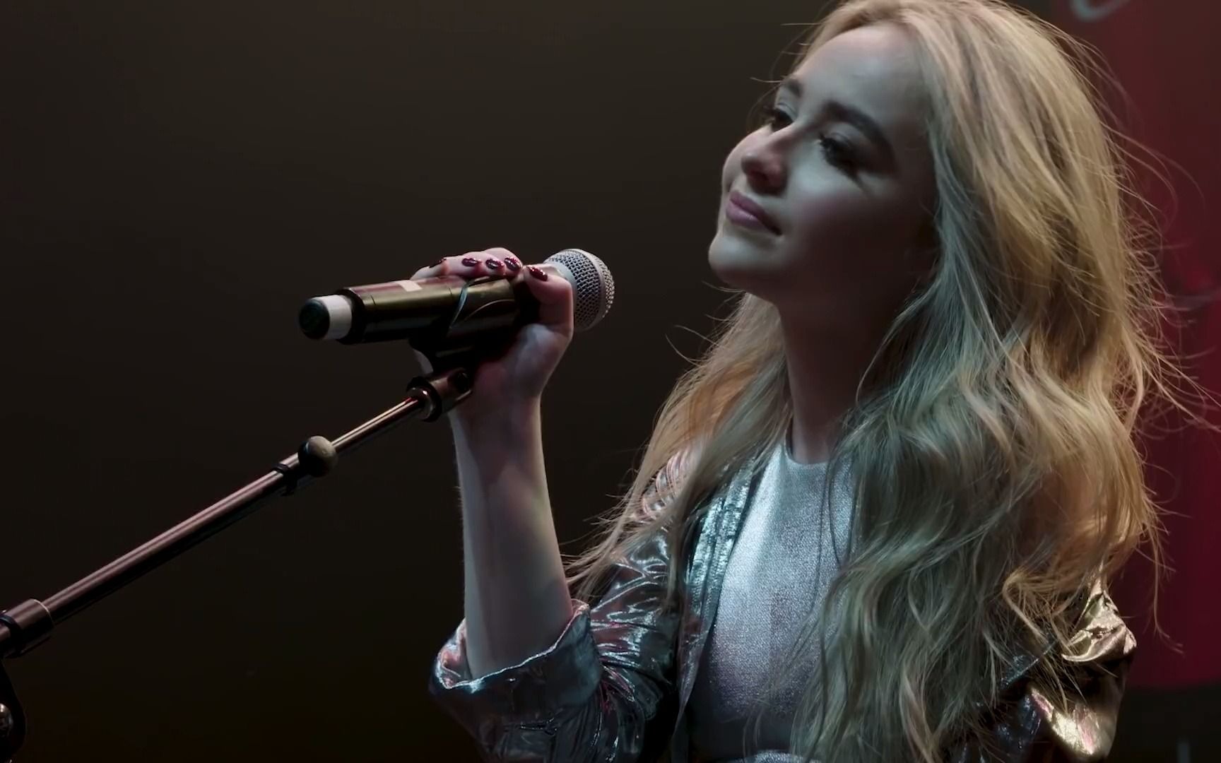 超赞现场sabrinacarpenterthumbswhy